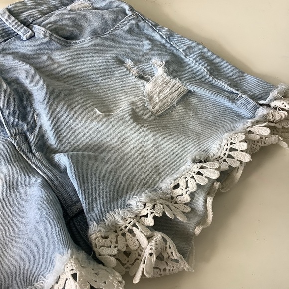 &DENIM Short Denim with Flower Accent Tulle - Picture 5 of 6